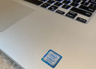 Dell Inspiron 7570: SSD + HDD, nauja Windows 11, puikiai veikia