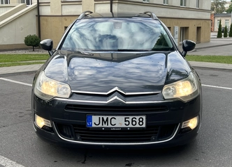 Komfortiškas ir taupus Citroen C5 – puikus pasirinkimas miesto ir kelionių važiavimui