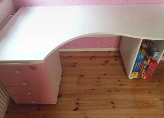 Ergonominis rašomasis stalas – ideali vieta darbui ir kūrybai