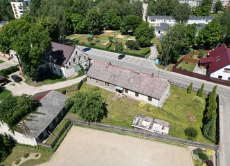 Erdvus namas su 9 kambariais ir mansarda