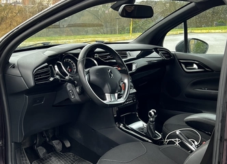 Rinkinys miesto automobiliui – Citroën DS3 su R17 ratlankiais ir vasarinėmis padangomis.