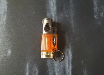 Galingas Triple Torch žiebtuvėlis – Idealiai tinka kelionėms ir BBQ!