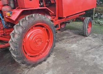 Traktorių T-16 su galiniu pricėpu ir geru sedenė