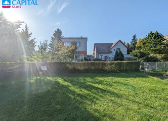 Gražus kiemas ir erdvūs kambariai