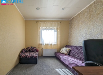 Sodyba su moderniu angaru ir šiltnamiu