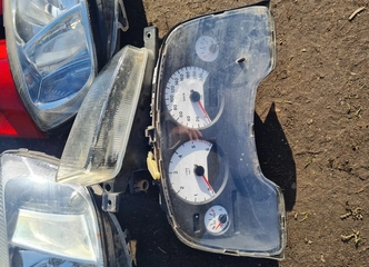 Opel Zafira detalės – priekinės, galinės faros