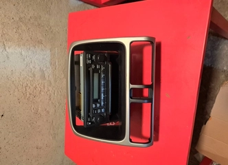 Parduodu HONDA CRV II automagnetolą su rėmeliu