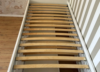 Patogi Ikea lova SKLAT – mažai naudota, be defektų, lengvai transportuojama