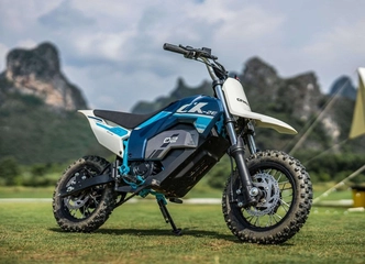 Iki 60 km be įkrovimo – CFMOTO CX-2e elektrinis motociklas