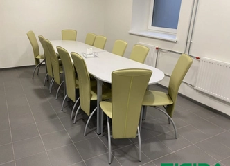 Konferenciniai staliukai – patogumas ir funkcionalumas