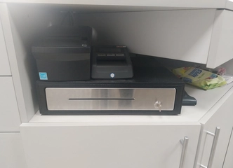 Įsigykite viską kasai: kompiuteris, UPS, skaitytuvai, displėjus