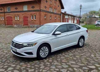 Išsirinkite automobilį ir keliaukite be rūpesčių