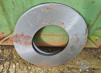 Tvirtinkite krovinius saugiai – 4 metalinės juostos jūsų paslaugoms!