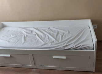 Dvigulė lova su stalčiais ir apsauga - patogumas kiekvienuose namuose!