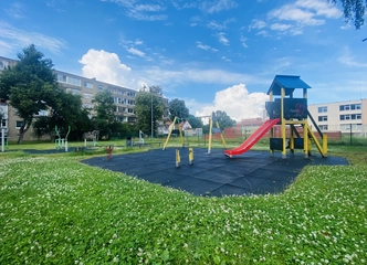 Puikus investicinis pasirinkimas: šviesus 2 kambarius butas su balkonu ir parkavimo vieta