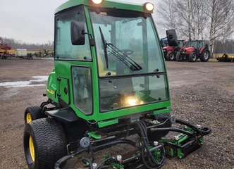 John Deere 3235C – profesionalus sprendimas žolės pjovimui
