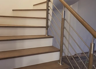 Stiklo turėklai, modernus sprendimas jūsų balkonui