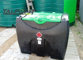 Lengvai transportuojama 900 l kuro talpa