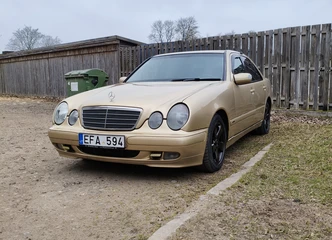 Tvarkingas ir nesupuvęs Mercedes Benz e220 – jūsų svajonių mašina!