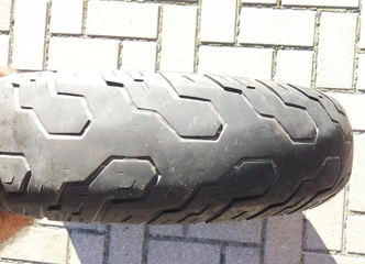 Aukštos kokybės motociklo padanga 150/80 R15 – patikima ir naudota, garantuoja saugumą