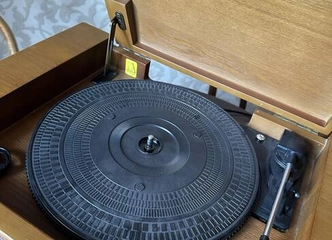 Bluetooth, USB, Aux-in – modernumas retro stiliuje!