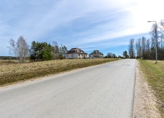 Sklypas su namu Šilalės pakraštyje – jūsų svajonių erdvė