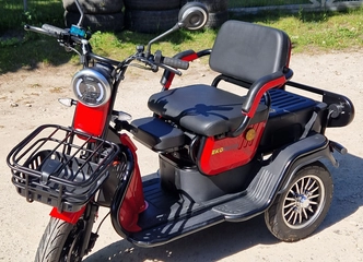 Elektrinis triratis komfortui iki 3 žmonių||Galingas 800W variklis ir iki 50 km nuvažiuojama atstumas||Greitis 25-35 km/h užtikrina patogumą ir greitį||Rakinama daiktadėžė ir saugos įranga užtikrina patikimumą||Priekiniai ir galiniai posūkio žibintai bei garso signalas||Signalizacija ir patogus naudojimas - naujas elektrinis triratis||Inovatyvus dizainas ir funkcionalumas - elektrinis triratis||Saugus ir ekonomiškas miesto transportas – elektrinis triratis||Kreipkitės telefonu – sužinokite daugiau apie elektrinį triratį
