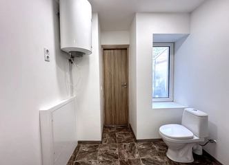 Naujas laminatas, plytelės, gipso kartono sienos