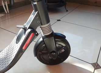 Ninebot ES1 - puikus pasirinkimas judėti greitai ir saugiai be trūkumų