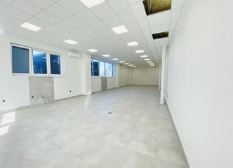 Kapitaliai atnaujintos 127 kv. m patalpos su patogiu privažiavimu!