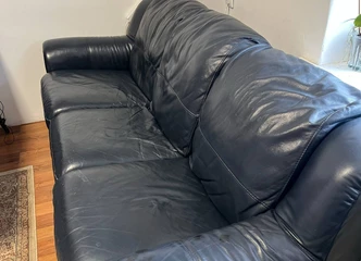 Naudota odinė sofa su defektu: puiki kaina ir komfortas