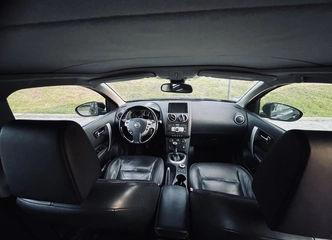 Nissan Qashqai su odiniu salonu | Šildomos sėdynės, panoraminis stogas