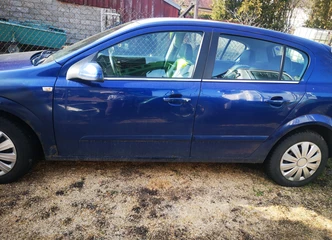 Atraskite patogų ir ekonomišką Opel Astra dyzelinį sedaną!