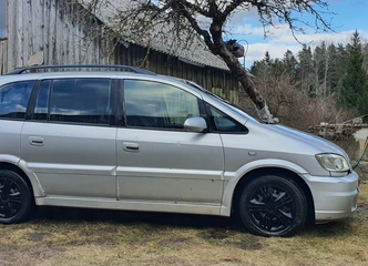 Opel Zafira: puikus minivenas su kablys!