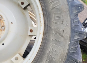 Išskirtinės 18.4 R38 padangos su 90% likučiu