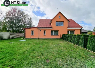 Renovuotas namas su tvarkinga aplinka ir garažu Šilutėje