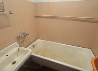 2 kambarių butas su balkonu ir tvarkingu kiemas Šilutėje