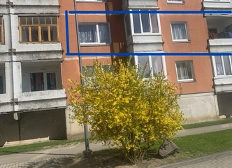 modernus 2 kambarių butas su įstiklintu balkonu ir patogumais