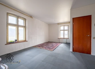 Patogi vieta: netoli centro, darželių ir mokyklų!