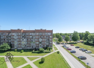 Šilutės naujai parduodamas 3 kambarių butas su oranžiniu holu