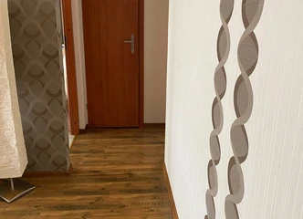Šilutės 4 kambarių butas: vaikų žaidimų aikštelė po langais!