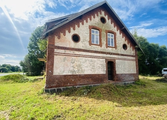 Administracinis pastatas su 12 arų žemės Šilutės rajone