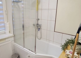 Parduodamas butas su dideliu kiemu ir vietą mašinai