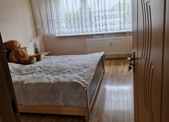 šiltas ir jaukus butas su sandėliuku, automobilių aikštelė ir ramūs kaimynai