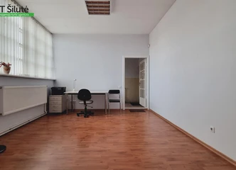 Verslo patalpos su lengvu privažiavimu sunkiai technikai