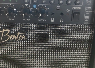 Įsigyk 40W gitaros stiprintuvą HB-40MFX – garsas, kuris užkariaus!