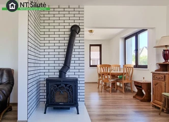 Namas su apšiltintomis sienomis ir nauju stogu