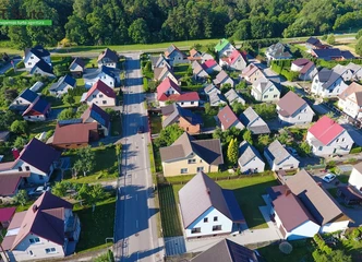 Namas su nauja stogo danga ir apšiltintomis sienomis