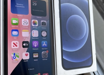 Aukštos kokybės Iphone 12 128GB su stiklo apsauga ir pakrovėju