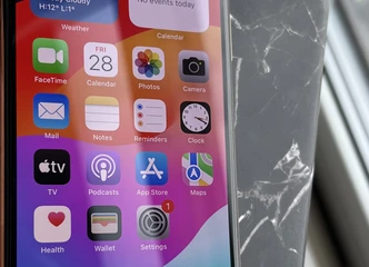 Efektyvus IPhone XS su dėkliuku ir pakrovėju!